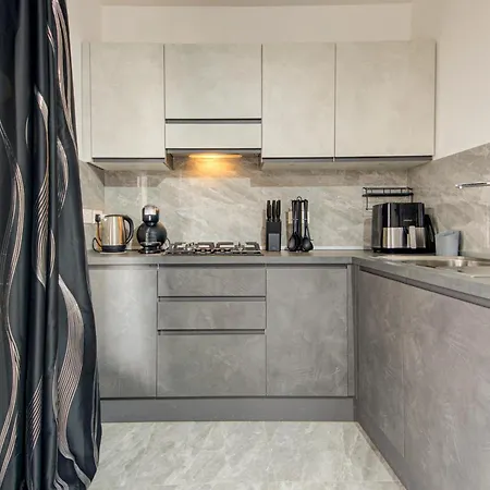 아파트 Peaceful 3br Escape Near The Sea With Terrace *