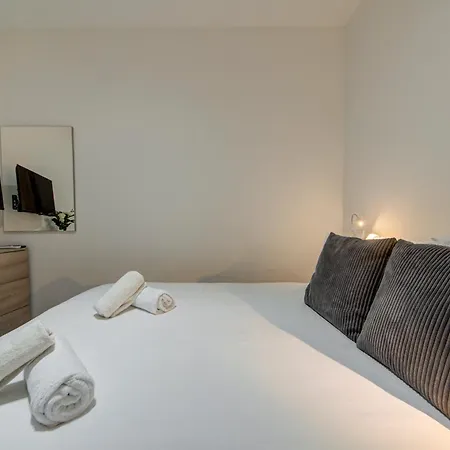 Peaceful 3br Escape Near The Sea With Terrace *