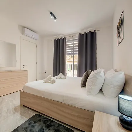 Peaceful 3br Escape Near The Sea With Terrace 아파트