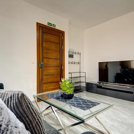 Peaceful 3br Escape Near The Sea With Terrace Apartamento