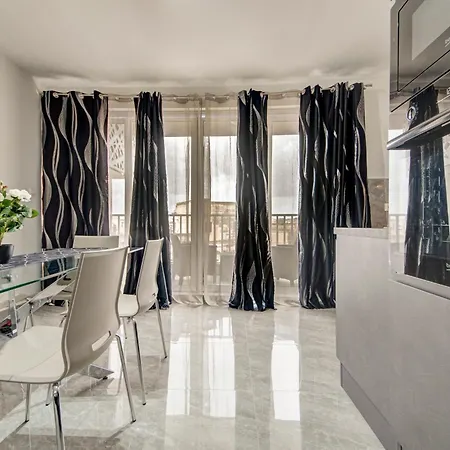 Peaceful 3br Escape Near The Sea With Terrace *